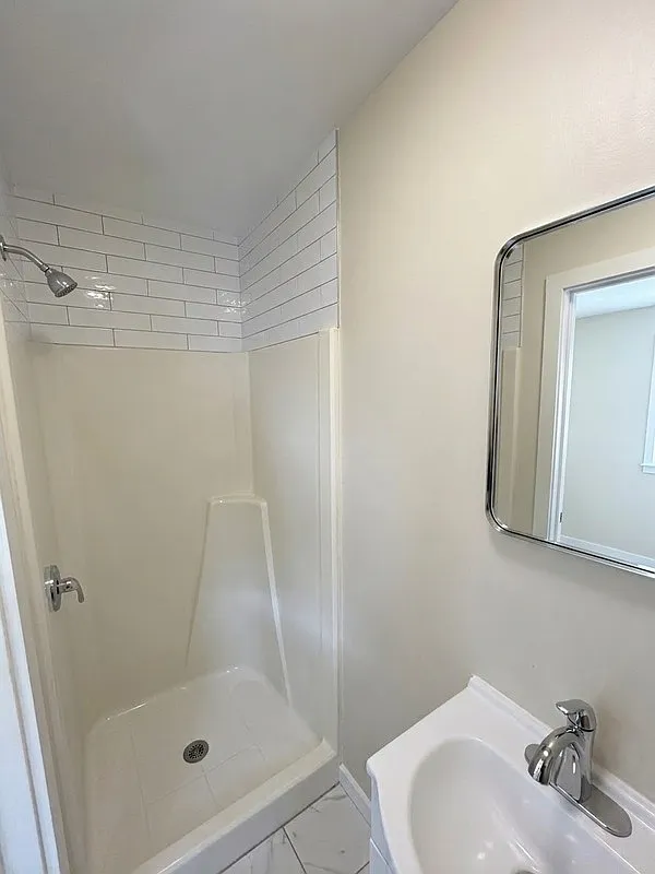 Studio, 1.0 bath, 182 sqft, $1,200 — Photo 3
