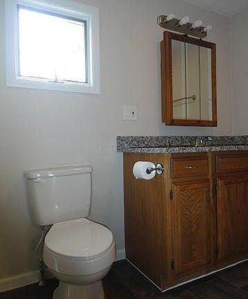 5th image of 574 Woods Ave