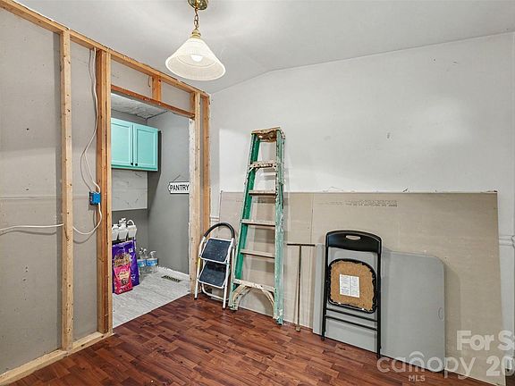3rd image of 249 Cherry St