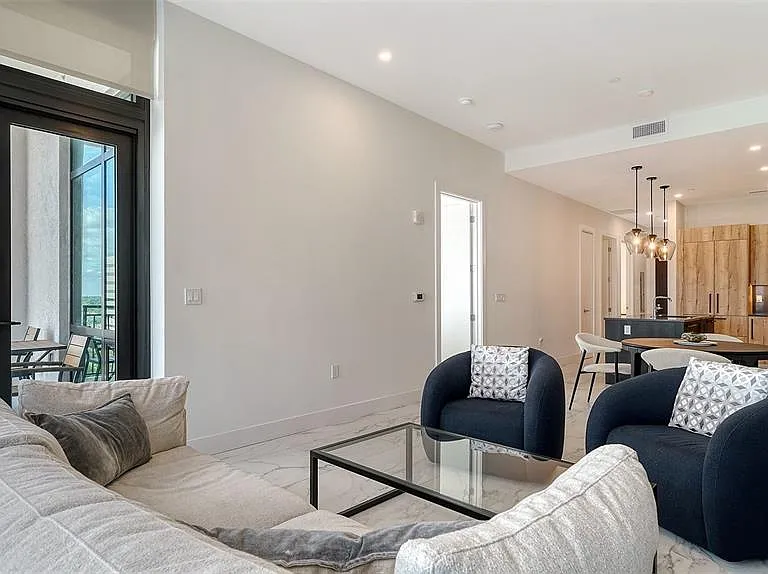 33 S Palm Ave #804 — Photo 16