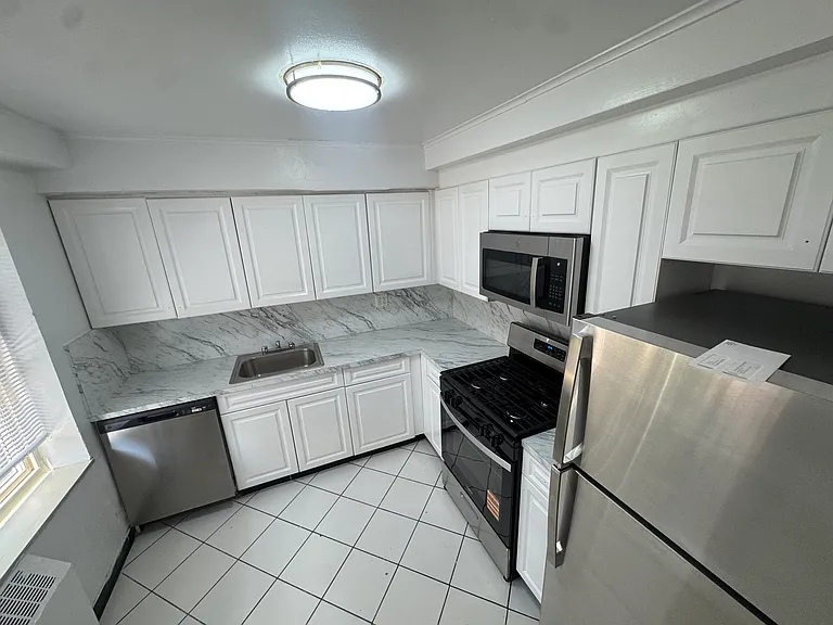196-65 73rd Ave #2B — Photo 3