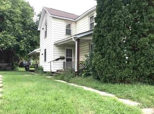 618 W Cottonwood St, Freeport, IL 61032