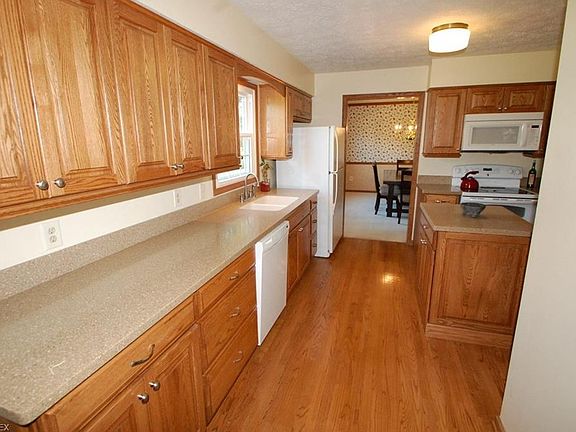 4th image of 2141 Ravenna St