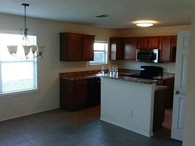 616 Fleming St — Photo 7