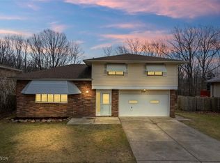 7335 Meadow Ln, Parma, OH