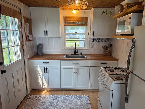 5th image of 8075 E Houghton Lake Dr