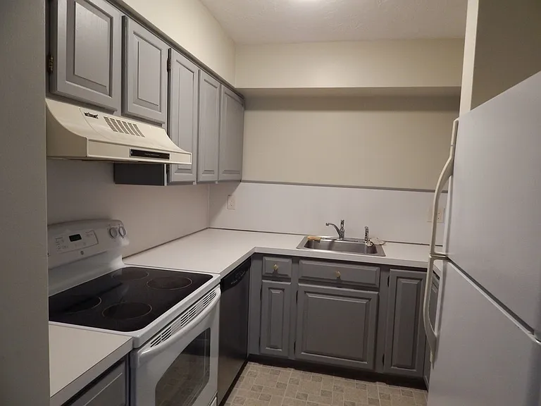 340 Sunderland Rd #36G — Photo 6