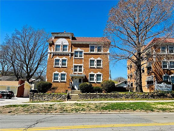 2nd image of 312 N Noyes Blvd