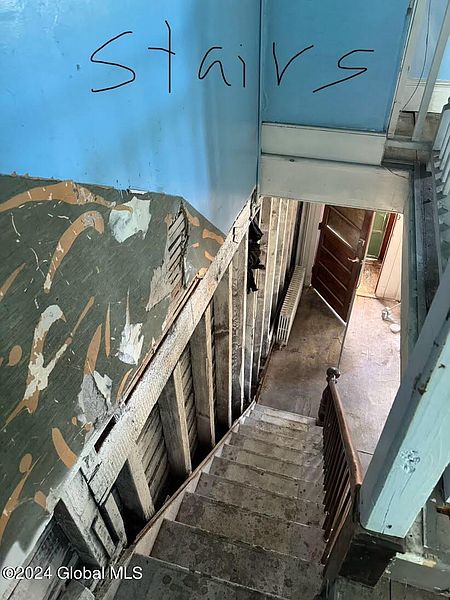 4th image of 332 Broadway