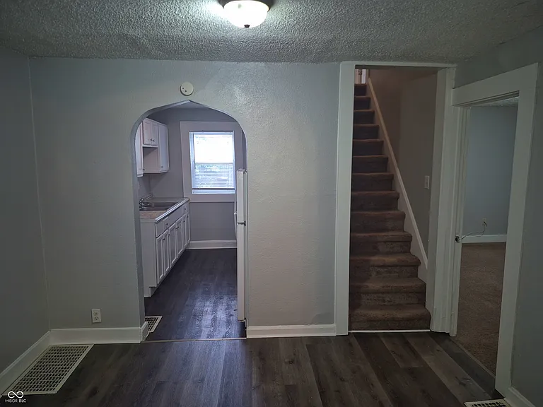 3338 N Kenwood Ave — Photo 11