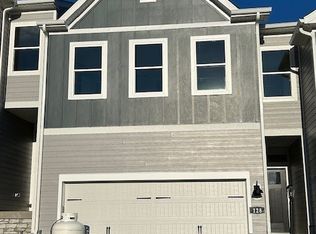 128 River Ridge Dr, Coraopolis, PA 15108