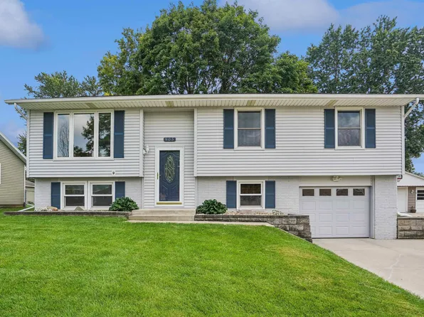905 Lilac Ln, Cedar Falls, IA 50613