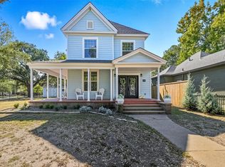 704 W Hull St, Denison, TX 75020