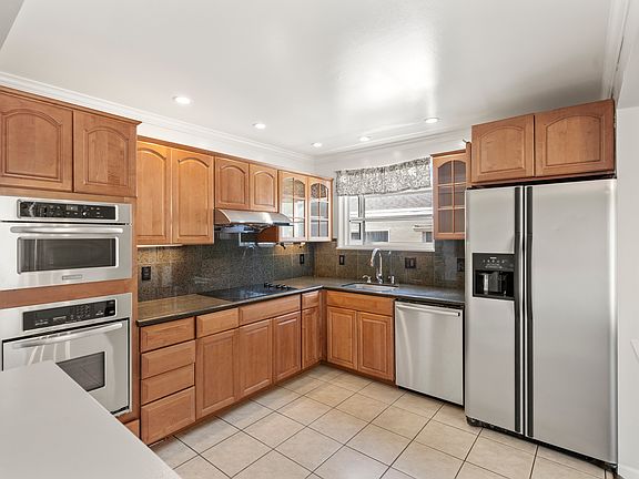5th image of 288 Catalina Ave