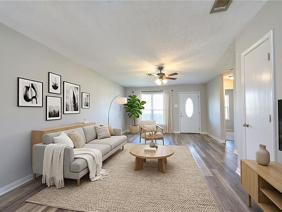 4th image of 1704 Hackberry Ave