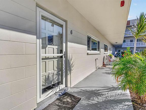 2nd image of 2284 Spanish Dr APT 6