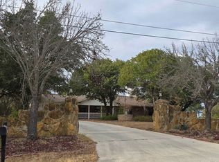 237 Bluffcreek Dr, La Vernia, TX 78121