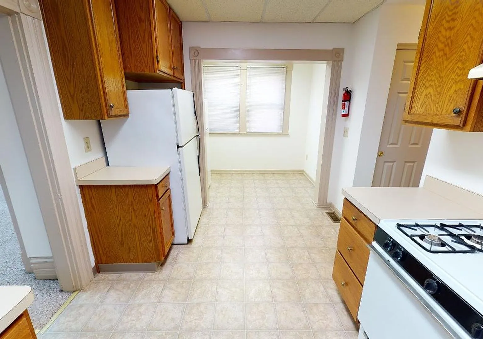 5 Bedrooms + 2 Full Baths Single Family House - Amazing Location!! Ready To Show For August 2027!! — Photo 4