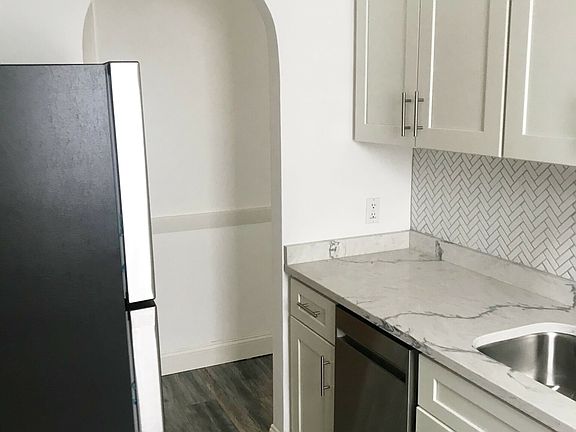 3rd image of 90 Winthrop Shore Dr #4