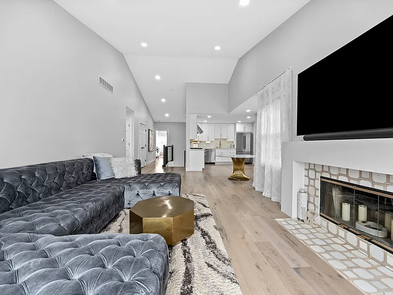 1504 Aberdeen Ct #1504 — Photo 4