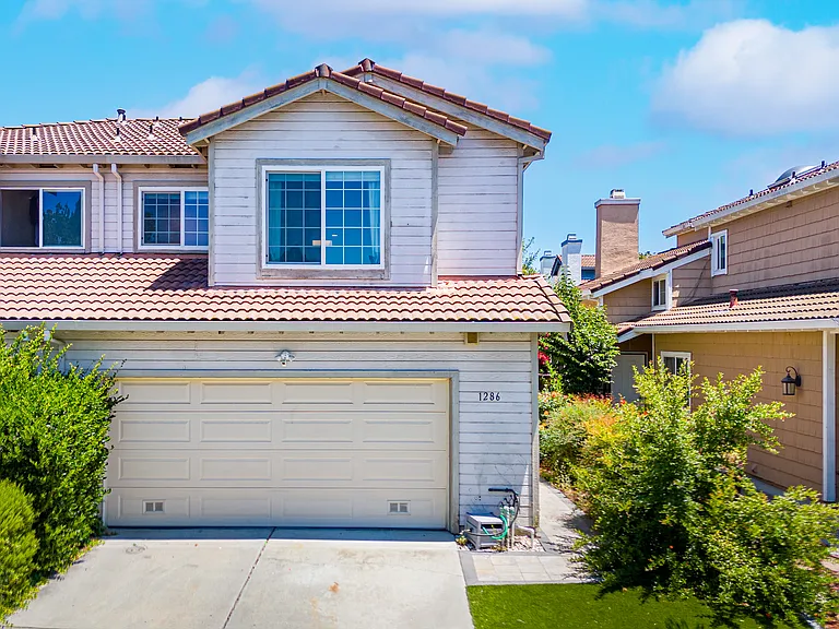 1286 Crestpoint Dr — Photo 1