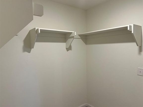 4th image of 904 Hazy Brook Cir