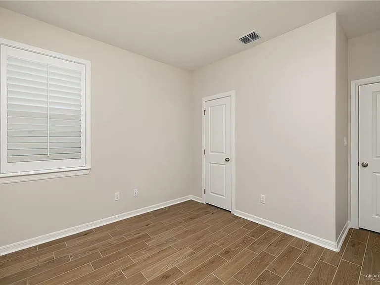 10333 N 15th St — Photo 14