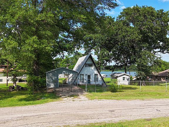 3rd image of 467 Old Mill Ln