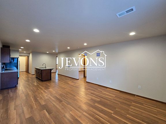 4th image of 1917 Landon Ave
