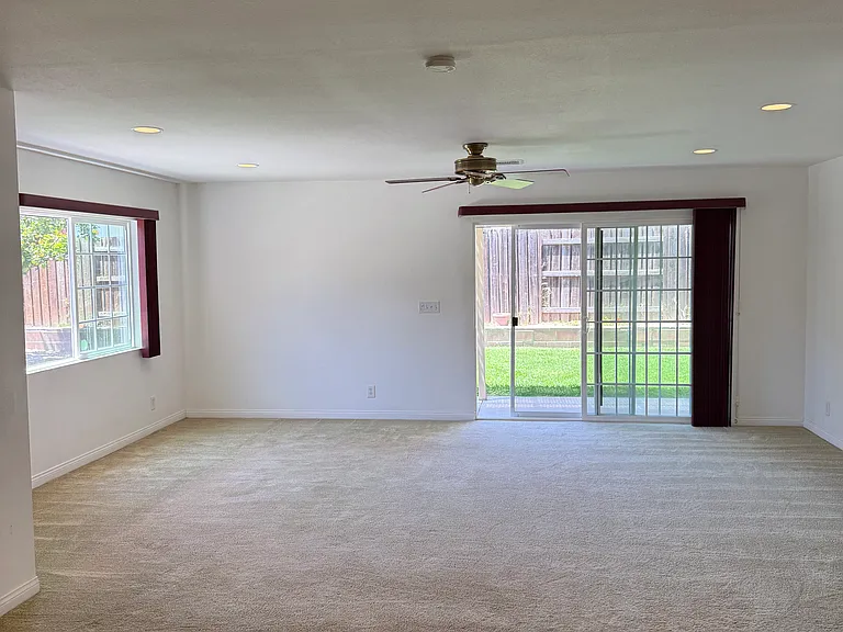 891 Rosewood Ave — Photo 23