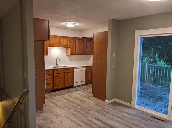 749 W Clark Ave, Augusta, KS 67010