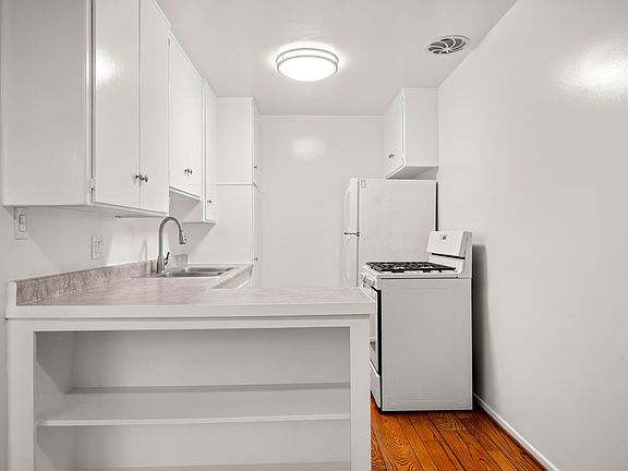 3rd image of 218 1/2 S Gale Dr #2