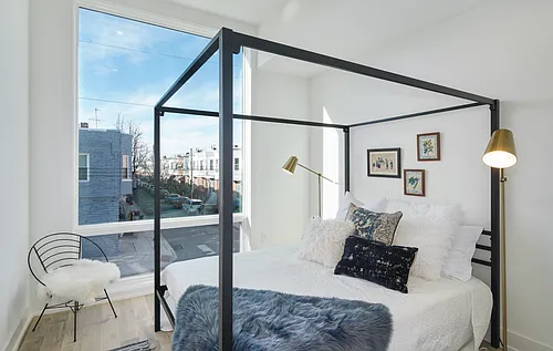 Stunning Apartment on Snyder Ave Photo 1