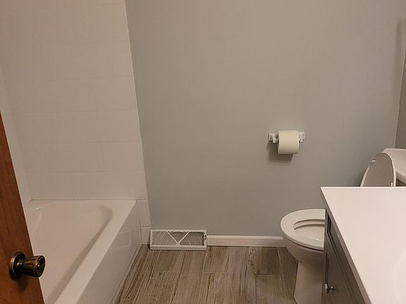 4th image of 2323 2nd St NE #1