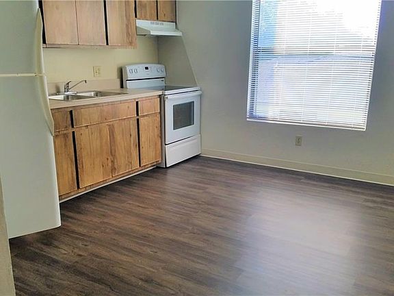 3rd image of 626 SE 13th Ct APT 3