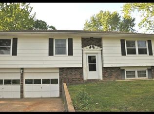 1109 Laura Ln, Macon, MO 63552