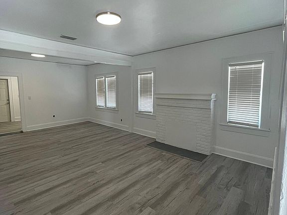 2nd image of 2118 5th St