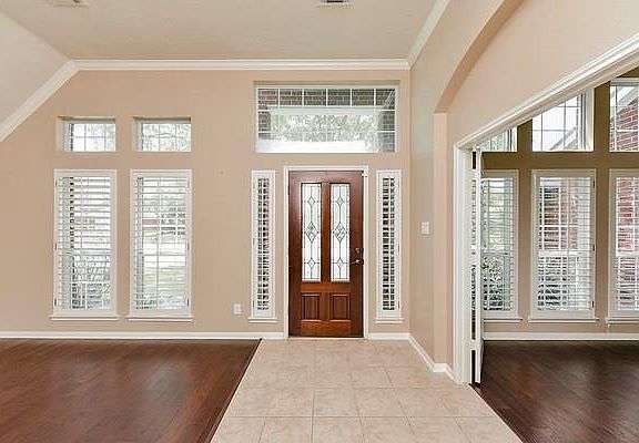 3rd image of 2119 Emerald Cove Dr