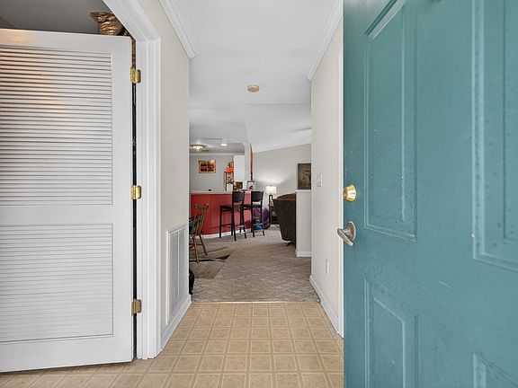 3rd image of 215 S Knollwood Dr