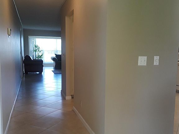 4th image of 1821 NW 18th St #201