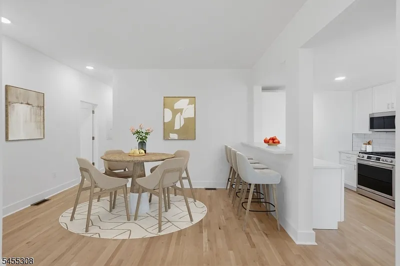 2 bed, 1.5 bath, 1289 sqft, $3,495 — Photo 3