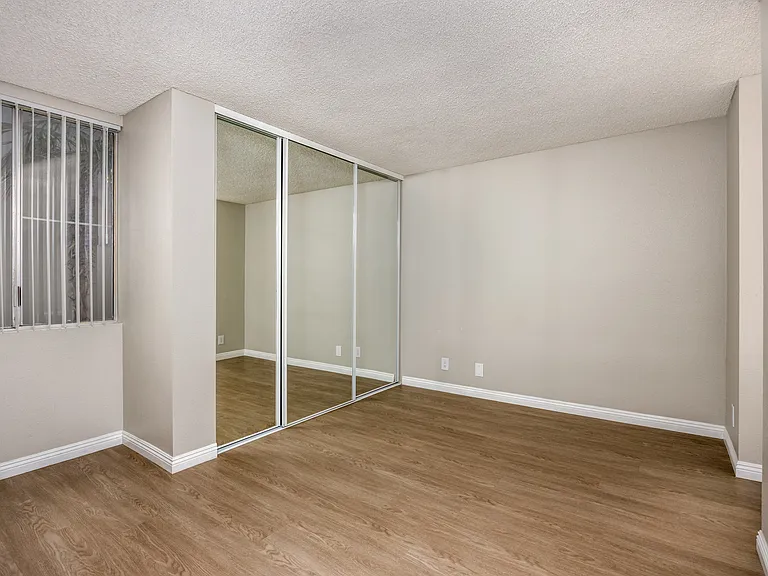 Windward Village Apartments — Photo 36