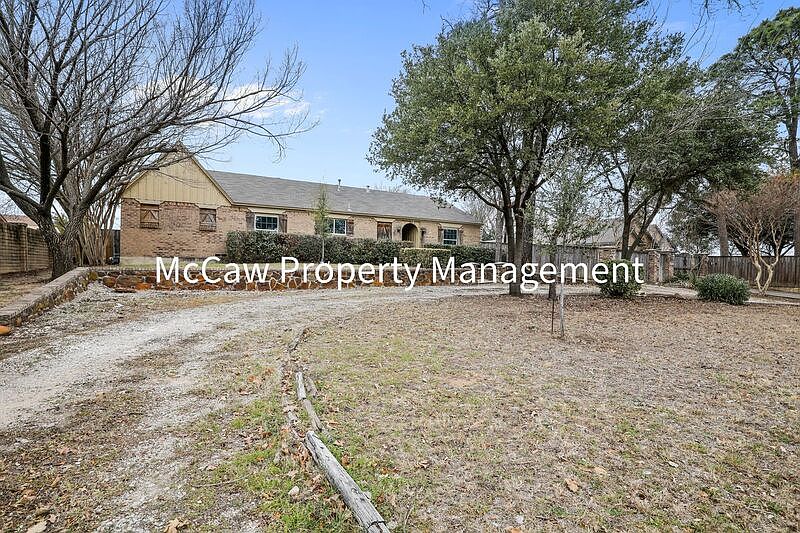 1st image of 620 Oakwood Ln