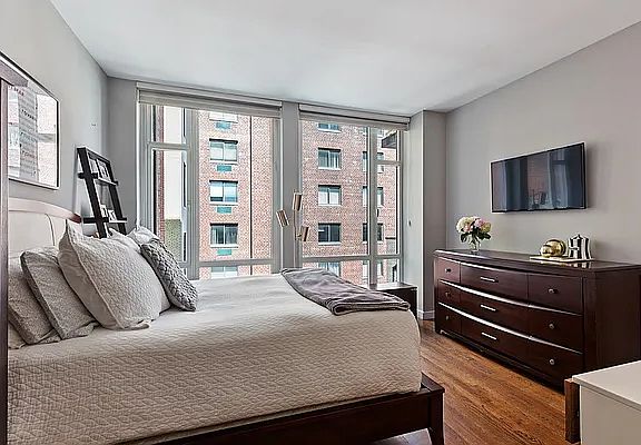 4th image of 133 W 22nd St APT 8F