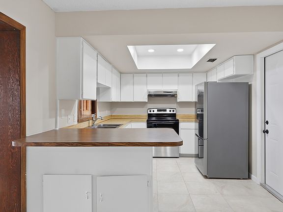 2nd image of 14505 Farm Hills Pl