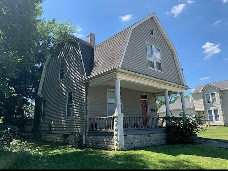 438 E Creighton Ave — Photo 1