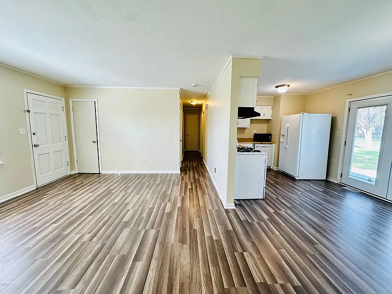 710 Latimer Ave — Photo 5