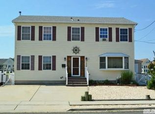 438 Roosevelt Ave, Freeport, NY 11520