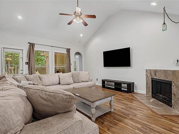 5th image of 116 Pineview Cir