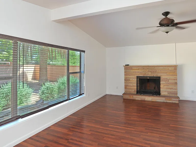 5842 E 4th St — Photo 31